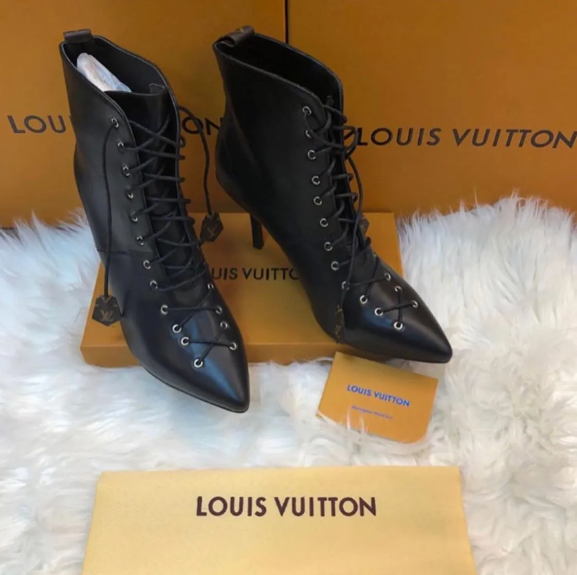 Luxury Boots - LOV - 6071